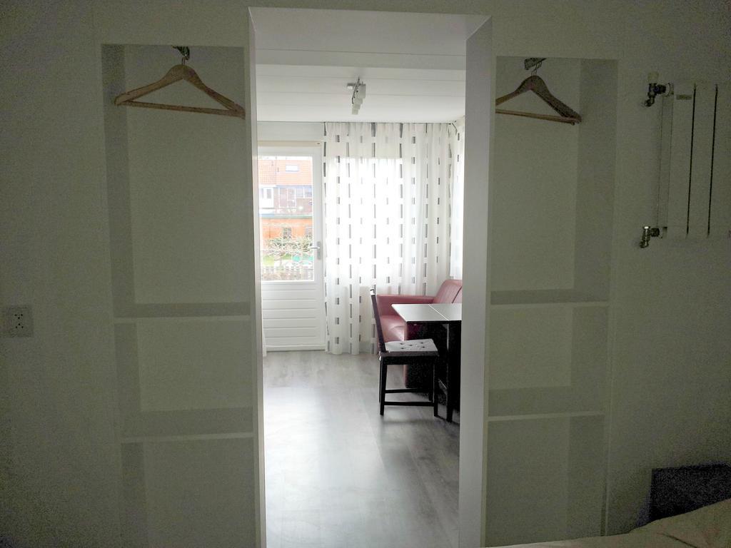 Homestay Bij Aelita Ден Бург Стая снимка