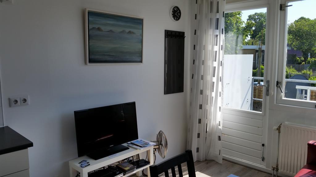 Homestay Bij Aelita Ден Бург Екстериор снимка