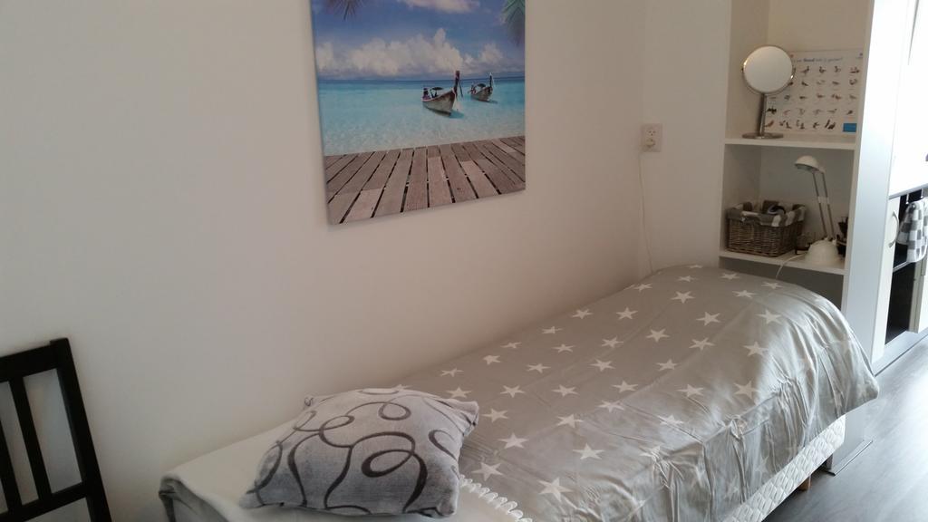 Homestay Bij Aelita Ден Бург Екстериор снимка